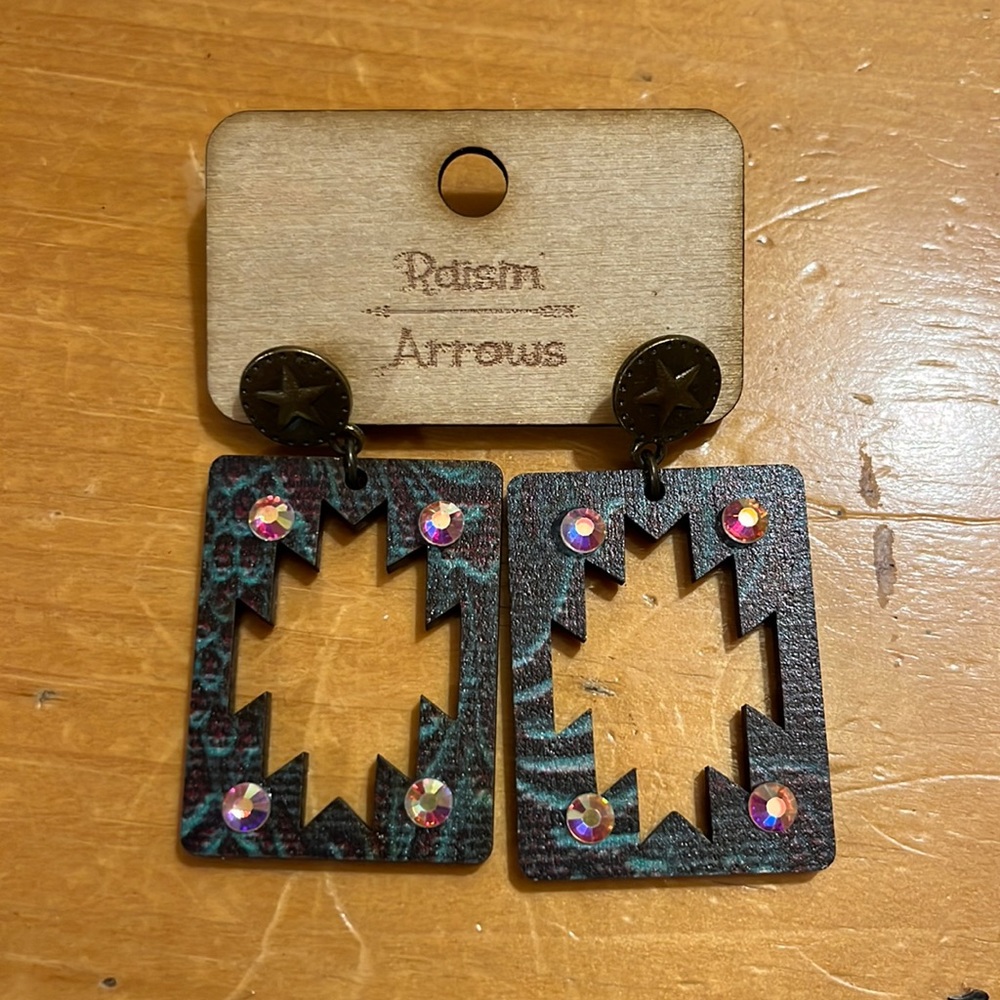Raisin arrows brand earrings
